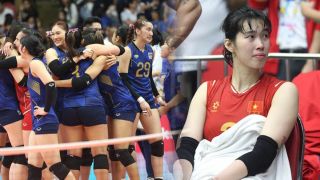 Hụt HCV SEA Games đầy tranh cãi, tuyển bóng chuyền nữ Việt Nam tiếp tục bị chủ nhà Thái Lan làm khó