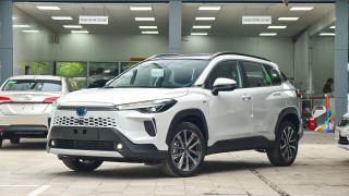 Giá lăn bánh Toyota Corolla Cross giữa tháng 12/2025 kèm ưu đãi cực khủng, dễ hạ đo ván Kia Seltos