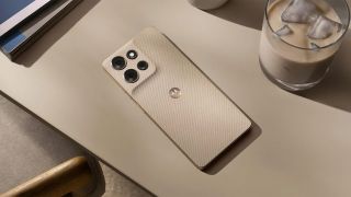 Đây là chiếc điện thoại tầm trung siêu bền giá rẻ bằng nửa Galaxy S25 nhưng có trang bị khủng chẳng kém