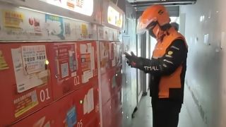 Hơn 1.000 cư dân hoảng loạn vì sống trên gần 200 hộc sạc pin xe điện, được ví như ‘bom nổ chậm’