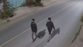 Clip 2 thanh niên tháo chạy khỏi chiếc xe lạ, thoát bẫy lừa qua Campuchia trong gang tấc