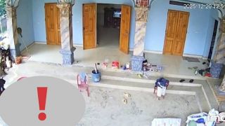 Lan truyền đoạn clip nghi vấn cụ ông dùng dao xuống tay dã man với người đàn ông nằm bất động trên nền nhà