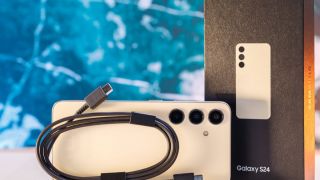 Đây là flagship Android ngon bổ rẻ hàng đầu của Samsung, rẻ bằng nủa iPhone 17 vẫn lấn át