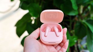 Đánh giá soundcore R60i NC: Chất âm tốt, khả năng chống ồn miễn chê, giá chỉ 700K