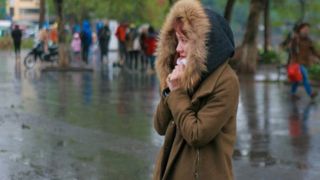 Miền Bắc chuẩn bị đón mưa rét, không khí lạnh tràn về khiến thời tiết Hà Nội và nhiều nơi giảm nhiệt rõ rệt