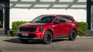 Giá Kia Sorento lăn bánh cuối tháng 12/2025: Hạ gục Ford Everest và Toyota Fortuner nhờ ưu đãi khủng