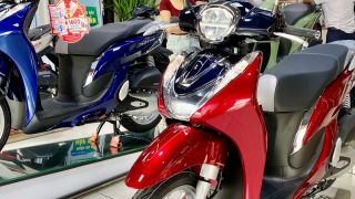 Tin xe máy 24/12: Honda SH Mode phiên bản 2025 giảm giá ‘mất phanh’ tại đại lý, hút khách vì quá rẻ