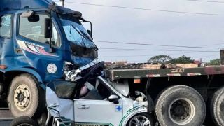 Tai nạn liên hoàn 7 phương tiện trên QL5 khiến xe con bị ‘vò nát’: Tài xế container đối mặt với hình phạt nào?