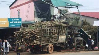 Hiện trường va chạm kinh hoàng ở Quảng Trị khiến 5 người thương vong, trong đó có 1 cháu bé