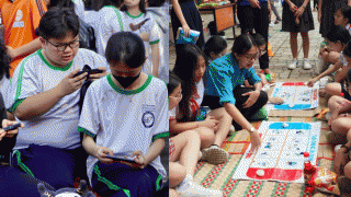 Phản ứng của học sinh ở TPHCM khi 100% trường học hạn chế sử dụng điện thoại trong giờ ra chơi