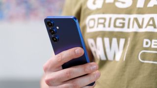 Đây là smartphone AI toàn diện rẻ nhất Việt Nam, ăn đứt iPhone 17 ở mức giá rẻ hơn 9 triệu đồng