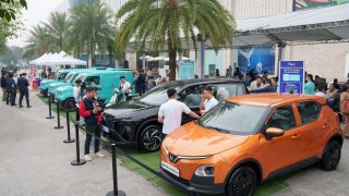 Càng chạy càng lời, tài xế dịch vụ rộng đường tiết kiệm chi phí với xe VinFast Green