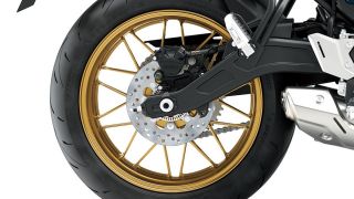 ‘Vua côn tay’ mới của Nhật chính thức ra mắt: Đẳng cấp hơn Honda Winner R, có ABS 2 kênh, giá dễ mua