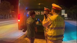 Danh tính tài xế xe khách thản nhiên lái xe chở 22 người sau khi uống rượu vừa bị xử phạt cực 'căng'