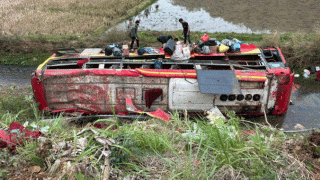 Vụ xe khách chở 25 người ở Sơn La bị lật nghiêng, biến dạng: Tình hình các hành khách trên xe