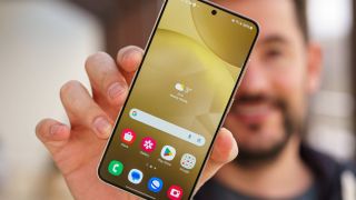 Đây là chiếc điện thoại Samsung cao cấp full tính năng giá rẻ nhất đầu năm 2026, AI xịn hơn iPhone 17