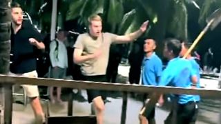 Xôn xao clip nhóm người cầm xẻng dọa đánh du khách nước ngoài ở Nha Trang, công an vào cuộc