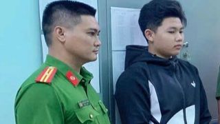 Cái kết đắng cho thanh niên ném gạch trúng mặt người đi xe máy, 2 người bị thương nặng