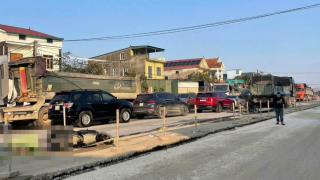 Tai nạn giao thông nghiêm trọng ở Nghệ An: Xe máy va chạm ô tô đầu kéo, 2 bà cháu tử vong thương tâm