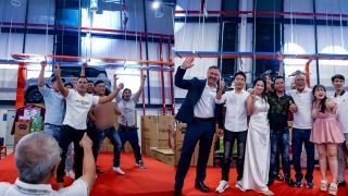 Danh tính nam công nhân TPHCM trúng ô tô trăm triệu trong tiệc tất niên công ty, tiết lộ nhiều phần thưởng giá trị