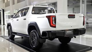 Điểm tin ô tô 10/1: Toyota Hilux 2026 chốt ngày ra mắt, cập nhất giá xe Isuzu tháng 1/2026