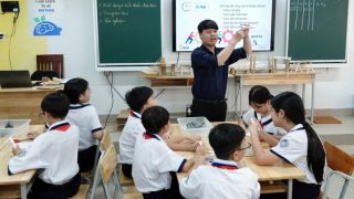 Lương giáo viên 2026 sau Luật Nhà giáo 2025: ‘xếp cao nhất’ theo luật, thực tế thu nhập công lập đang ra sao?