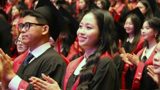 Một trường đại học gây ‘choáng’ dịp Tết: Sinh viên đồng loạt nhận lì xì tiền mặt, con số khiến ai cũng bất ngờ