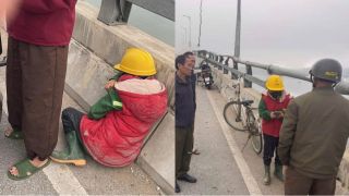 Mẹ già trong bộ đồ công nhân lấm lem ngồi gục bên cầu chờ tin con, câu chuyện phía sau rơi nước mắt