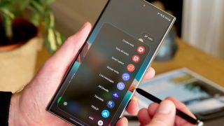 Bảng giá Galaxy S23 tháng 1/2026:  Galaxy S23 Ultra chạm đáy, rẻ như tầm trung, Galaxy S23 FE dễ mua