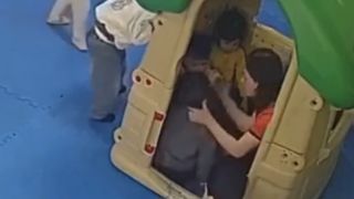 Bé 3 tuổi bị cô giáo tát tại trường mầm non Hưng Yên: Nhà trường lên tiếng, thông báo hình thức xử lý