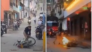 Camera ghi lại cảnh người phụ nữ ‘hóa điên’ khi phát hiện chồng ngoại tình, đốt xe máy cháy ngùn ngụt