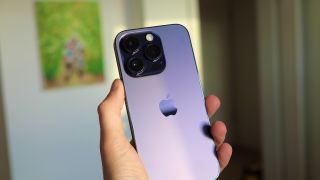 Đây là iPhone rẻ nhất Việt Nam có màn Dynamic 120Hz, ngon chẳng thua iPhone 17 Pro Max nhiều