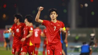 Nhận thẻ đỏ ở phút cuối, Đình Bắc chính thức lỡ cơ hội khoác áo tuyển Việt Nam đấu Malaysia