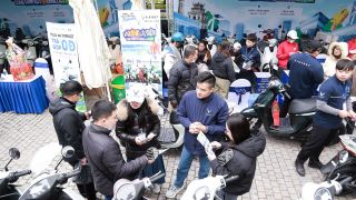 ‘Đổi xăng lấy điện’ hâm nóng Hà Nội: Người dân tranh thủ lên đời xe máy điện trước Tết