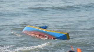 Chìm tàu cá chở 5 người ở cửa biển La Gi, thuyền trưởng tử vong, xót xa nơi thi thể được tìm thấy