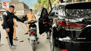 Tài xế Lexus mở cửa không quan sát khiến bé 3 tuổi tử vong: Bé là con hiếm muộn, gia cảnh khó khăn