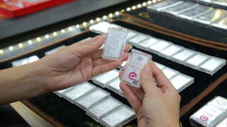 Giá bạc hôm nay 3/2: Trong nước tiếp tục điều chỉnh, đà lao dốc đã chậm lại