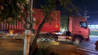 Hiện trường ám ảnh vụ xe đạp điện tông container, 1 người chết tại chỗ ở TPHCM