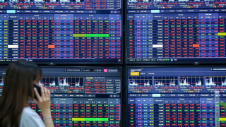 VN-Index rơi khỏi mốc 1.800 điểm, cổ phiếu thép thành ‘điểm sáng’