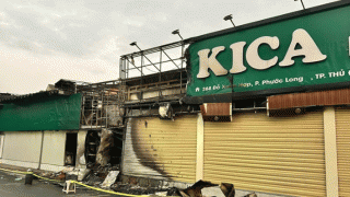 Vụ cháy tiệm bánh ngọt lúc rạng sáng: Hiện trường tan hoang, nhiều hàng hoá bên trong bị thiêu rụi