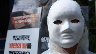 Mạng xã hội xôn xao trước vụ việc 3 thiếu niên hành hung, tống tiền bạn học suốt 3 năm liền