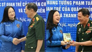 Nữ phi hành gia gốc Việt đầu tiên bay vào vũ trụ tặng món quà đặc biệt cho trung tướng Phạm Tuân
