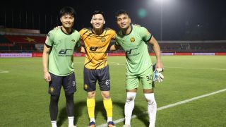 Đội bóng V.League rơi vào đường cùng, cựu thủ môn U23 Việt Nam 'một mình diễn hai vai'
