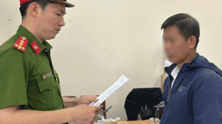 Người đàn ông chơi guitar ở tiệc tân gia bất ngờ bị chém đứt lìa 3 ngón tay: Hé lộ nguyên nhân sốc?