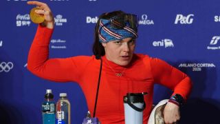 Huy chương của Olympic mùa đông 2024 gây phẫn nộ: Mới đeo đã rơi vỡ, sứt mẻ hàng loạt