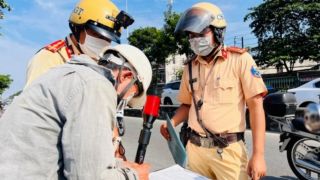 Nhiều người đi xe máy vẫn mắc lỗi này, mức phạt có thể lên tới 8 triệu đồng mà không hề hay biết