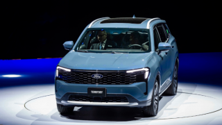 Điểm tin ô tô 11/2: Innova Cross HEV giảm ‘chạm đáy’, giá xe Ford mới nhất tháng 2/2026