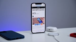 iPhone giá rẻ cho nàng ngày 14/2: Máy khoẻ, hiệu năng mượt, thiết kế 'mê ly' như flagship