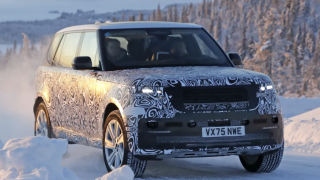 Range Rover facelift lộ diện: Chỉnh sửa nhẹ phần đầu, ‘dọn đường’ cho phiên bản thuần điện