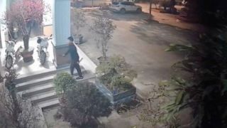 Bắc Ninh: Sau khi uống rượu say, một thanh niên cầm hung khí trèo vào trụ sở công an 'làm loạn'